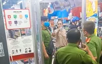 Người phụ nữ quyết không đeo khẩu trang vì cho rằng "không có dịch"