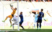 VIDEO: Pha "đốt đền" khó tin tại EURO 2020