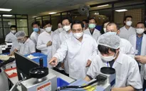 Thủ tướng: Chậm nhất tháng 6/2022 phải có vaccine COVID-19 sản xuất trong nước