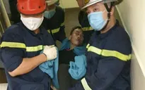 Hà Nội: Giải cứu nam thanh niên bị mắc kẹt đầu vào thang máy