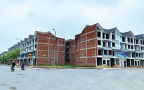 Tiền vẫn "ùn ùn" đổ vào bất động sản