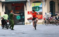 Người dân vẫn đổ ra hồ Gươm tập thể dục, lơ là thực hiện phòng dịch