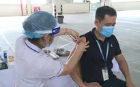 Trên 3.000 y bác sỹ từ 11 tỉnh đã tới Hà Nội hỗ trợ tiêm chủng, xét nghiệm