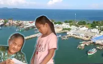 Cụ bà 85 tuổi bỏ phố ra đảo tình nguyện đưa đón trẻ tới trường
