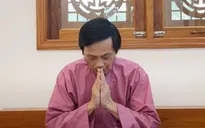 Nghệ sĩ Hoài Linh cúi đầu xin lỗi bà con miền Trung, khán giả và các mạnh thường quân vì chậm trễ tiền từ thiện