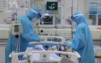 Cấp bách bảo vệ những "ngọn đèn trước gió" trong dịch COVID-19