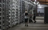 Trung Quốc thắt chặt kiểm soát, giới khai thác tiền số bán tháo thiết bị