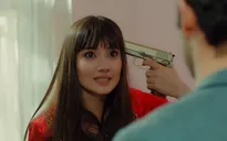 Trái cấm: Bị Zeynep hủy hôn chạy theo bồ cũ, Dundar ôm hận "dí súng" ép hôn