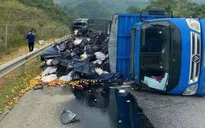 Tai nạn liên hoàn trên cao tốc Nội Bài - Lào Cai khiến giao thông ùn tắc nghiêm trọng