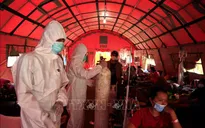 Dịch bệnh lây lan chóng mặt, Indonesia áp lệnh phong tỏa khẩn cấp