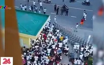 Hàng trăm công nhân phá rào tháo chạy khi đồng nghiệp dương tính SARS-CoV-2