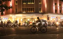 Hà Nội tĩnh mịch sáng đầu tiên dừng dịch vụ không thiết yếu