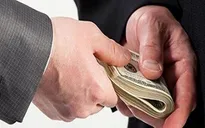 Lừa đảo "chạy thoát án kỷ luật", 2 nguyên cán bộ công an ở Hà Nội lĩnh 21 năm tù
