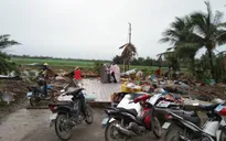 Mưa kèm lốc xoáy ở Kiên Giang khiến gần 100 căn nhà bị sập, nhiều người bị thương