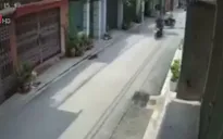 Xe máy lao như tên bắn gây tai nạn nghiêm trọng