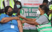 Thế giới bước vào làn sóng dịch mới, WHO kêu gọi mở rộng sản xuất vaccine