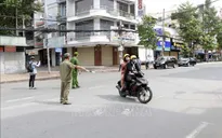 Hà Nội xử phạt nhiều người tập thể dục ngoài trời, dắt chó đi dạo