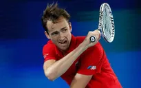 Olympic Tokyo 2020: Medvedev thắng nhọc Alexander Bublik