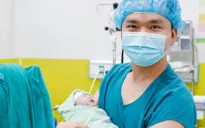 MC Hạnh Phúc đón con gái đầu lòng: "Cảm ơn con đã đến với thế giới này"