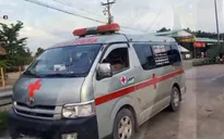Dùng xe cứu thương chở người né chốt kiểm dịch