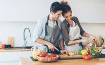 Tranh thủ mùa cách ly “hâm nóng” lại tình cảm với 6 gợi ý sau