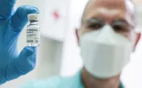 Nga thử nghiệm kết hợp vaccine của AstraZeneca và Sputnik V