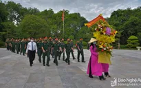 Bộ Tư lệnh Quân khu 4 dâng hương tại khu di tích Kim Liên