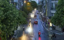 Ngày thứ 5 thực hiện giãn cách xã hội, lượng phương tiện lưu thông trên nhiều tuyến đường ở Hà Nội đã giảm