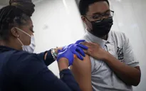 Mỹ đưa ra nhiều hạn chế với người chưa tiêm vaccine