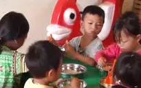 "Bố nuôi, mẹ nuôi" và những bữa cơm ấm lòng trẻ vùng biên