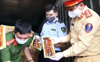 Phát hiện 10 tấn cánh gà, nầm lợn đông lạnh không rõ nguồn gốc trên cao tốc