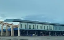 Tiểu thương chợ Bình Điền tìm cách tiêu thụ hàng hoá sau khi chợ đóng cửa