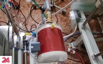 Bác sĩ "chia đôi" máy ECMO cứu bệnh nhân COVID-19 nguy kịch