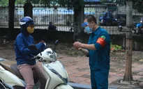 Hà Nội yêu cầu khai báo y tế bằng mã QR với tất cả người ra, vào các chốt kiểm soát dịch COVID-19