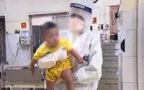 Những người mẹ thứ hai của các bệnh nhi mắc COVID-19