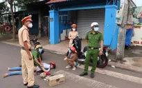Truy đuổi hơn 1km, bắt giữ đôi nam nữ vận chuyển ma túy đá