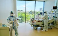 Trắng đêm giành giật sự sống trong Bệnh viện Hồi sức COVID-19 TP Hồ Chí Minh