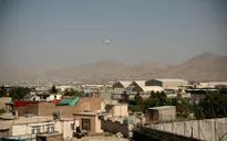 Mỹ tạm dừng các chuyến bay sơ tán từ sân bay Kabul, Afghanistan