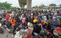 Tìm chỗ trọ, hỗ trợ 500 người về quê bằng xe máy quay lại TP Hồ Chí Minh