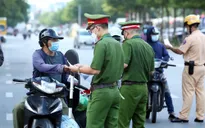6 tổ phối hợp Công an Hà Nội tăng cường kiểm soát người ra đường