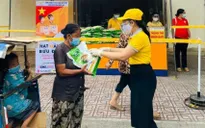 “Tấm lòng mùa dịch, san sẻ yêu thương” dành 160 tỷ đồng cho người lao động tự do tại TP Hồ Chí Minh