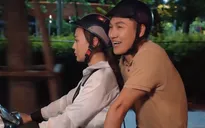 Hương vị tình thân phần 2 - Tập 16: Ngồi sau xe Nam, Long giở "chiêu" tán tỉnh