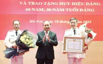 Chủ tịch nước trao Huy hiệu 40 năm, 30 năm tuổi Đảng cho các đồng chí lãnh đạo Bộ Công an