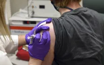 WHO nhận định không cần thiết tiêm mũi vaccine tăng cường