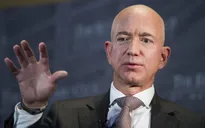 Tỷ phú Jeff Bezos lấy lại ngôi vị người giàu nhất thế giới