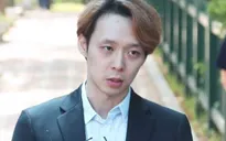 Hậu bê bối sử dụng ma túy, Park Yoochun tiếp tục vướng vào kiện tụng với công ty chủ quản