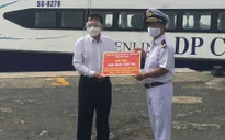 Dùng tàu cao tốc vận chuyển lương thực ủng hộ từ ĐBSCL về TP Hồ Chí Minh
