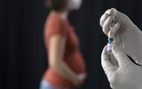 Ưu tiên tiêm vaccine cho phụ nữ mang thai, bà mẹ đang cho con bú
