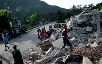 Số người chết do động đất ở Haiti tăng lên hơn 2.200, các băng đảng tấn công đoàn xe cứu trợ