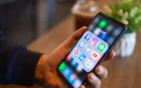 Facebook bị yêu cầu bán lại Instagram và WhatsApp